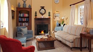 Unclassified image, 3 of 16, button - Saratoga Cottage (Chipping Norton)