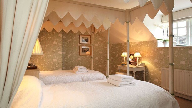 Unclassified image, 1 of 23, button - Newmarket Cottage (Chipping Norton)