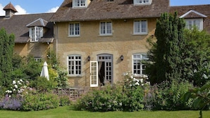 Unclassified image, 2 of 35, button - Shipton Cottage (Chipping Norton)