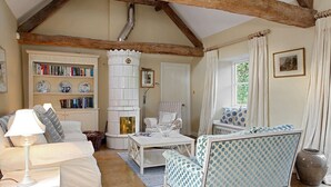 Unclassified image, 4 of 35, button - Shipton Cottage (Chipping Norton)