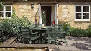 Unclassified image, 4 of 35, button - Shipton Cottage (Chipping Norton)
