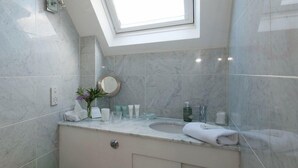 Bathroom - Sandown Cottage (Chipping Norton)