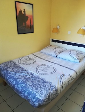 Room - Vrbo Property (Talmont-Saint-Hilaire)