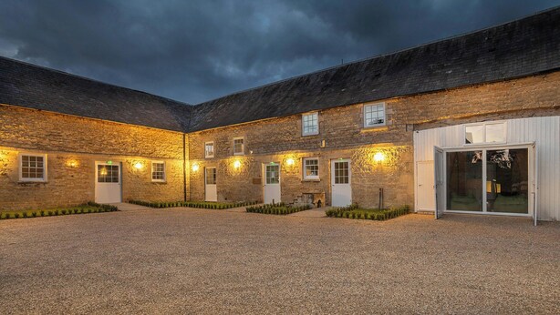 Exterior - Barton Hall Hotel (Kettering)
