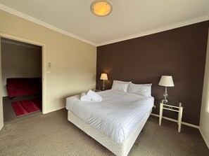 Unclassified image, 2 of 22, button - Crampton Townhouse #2 (Wagga Wagga)