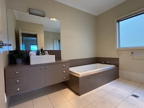 Unclassified image, 4 of 22, button - Crampton Townhouse #2 (Wagga Wagga)