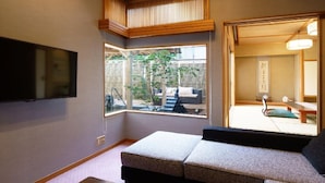 Living area - Tsukioka Onsen Yuasobi Yado Akebono (Shibata)