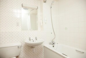 Bathroom - George Hotel (Huntingdon)