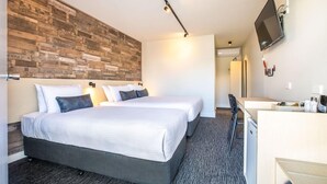 Room - Westside Hotel (Melbourne)