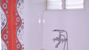 Bathroom - Hotel Susee Park (Tiruchirappalli)