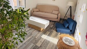 Living area - Vrbo Property (Cabrières)