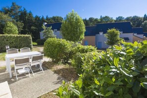 Outdoor dining - Le Domaine De L'emeraude (Le Tronchet)