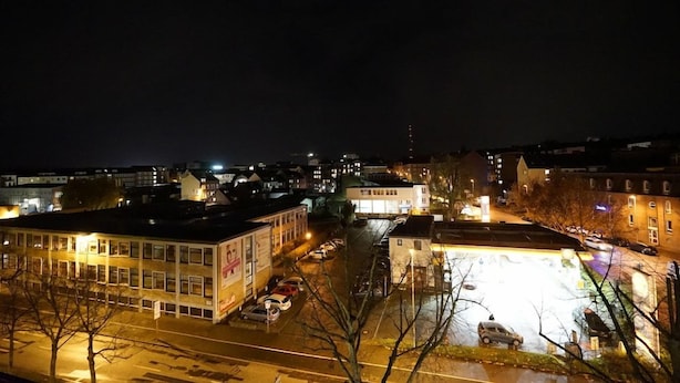 A nighttime cityscape with buildings, streets, and parked cars. - Md-rabe's Hotel Kiel (Kiel)