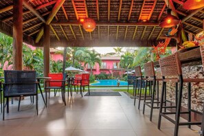 Outdoor dining - Vira Canoa (Itacaré)