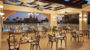 Outdoor dining - Side Star Resort (Manavgat)