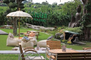Tempat makan outdoor