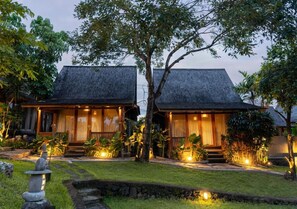 Exterior - Taulan Villa and Restaurant (Keroboken Kelod)