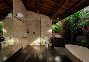 Bathroom - Taulan Villa and Restaurant (Keroboken Kelod)