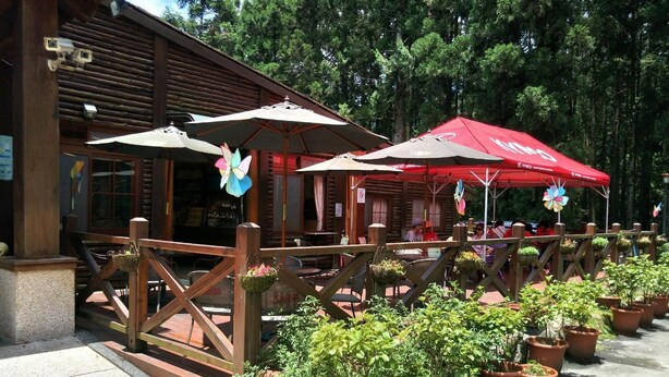 Outdoor dining - Xitou Youth Activity Center Hostel (Lugu)