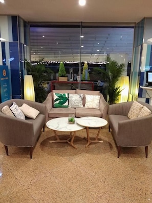 Lobby - Chaisaeng Palace Hotel (Sing Buri)