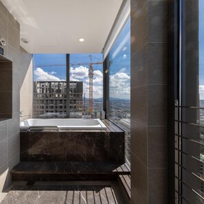Bathroom - Atour Hotel Kunming South High Speed Railway Station University Town (Kunming)