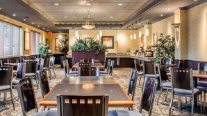 Dining - Hampton Inn Oswego (Oswego)