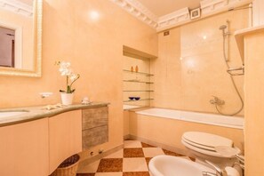 Bathroom - Fenice Backstage Over Canal (Venice)