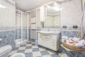 Unclassified image, 2 of 9, button - Venice Dream House Nabucco (Venice)