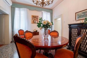Dining - The Arsenal Large Apartment (Venice)
