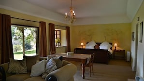 Living area - Halliwell Country Inn (Curry's Post)