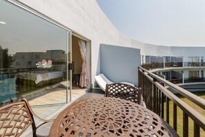 Outdoor dining - St Michaels Sands Hotel and Timeshare Resort (Margate)