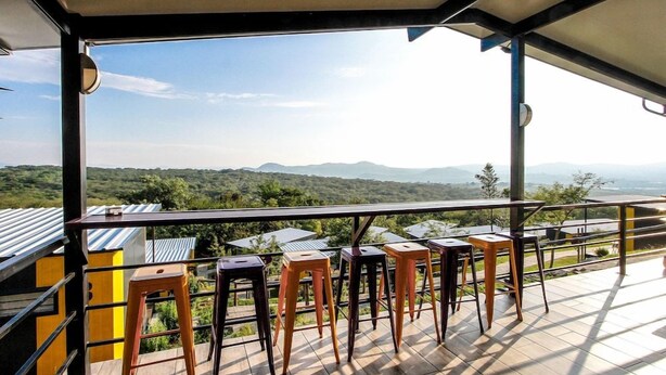 Outdoor dining - Sleepover Kruger Mpumalanga International Airport (Mbombela)