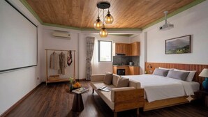 Blackout curtains, soundproofing, iron/ironing board, free WiFi - DAIGA HOME 2 (Hung Phu)