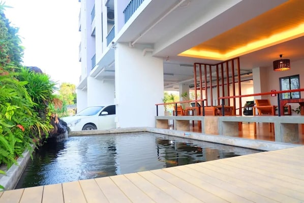 สระว่ายน้ำ