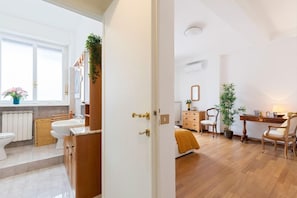 Bathroom - Rome As You Feel - Zoccolette Apartment (Rome)