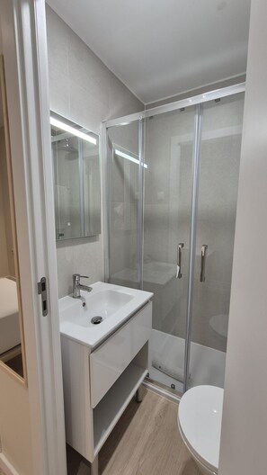 Superior Double or Twin Room, City View | Bilik Mandi