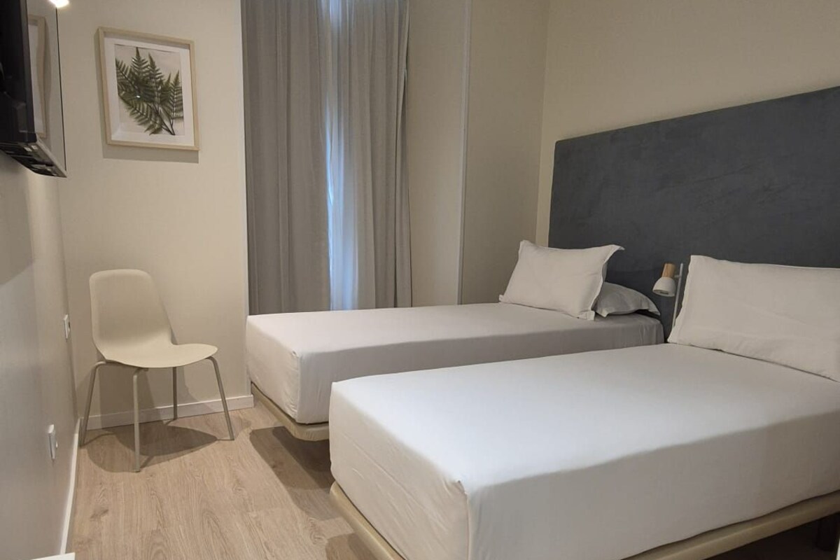 Superior Double or Twin Room, City View | Meja, Wi-fi percuma 