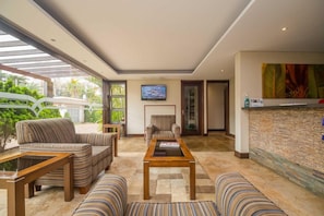 Lobby - Taarifa Suites (Nairobi)