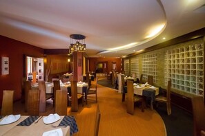 Dining - Kengen RBS Gardens Apartments (Nairobi)