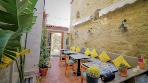 Outdoor dining - Micel Alacati (Çeşme)