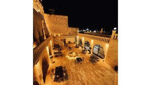 Outdoor dining - Kasri Mezopotamya Otel (Midyat)