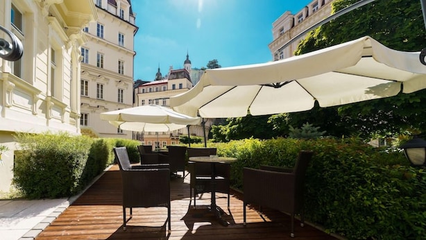 Outdoor dining - Spa Hotel Anglicky Dvur (Karlovy Vary)