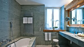 Bathroom - Parkhotel Margna Superior (Sils im Engadin-Segl)