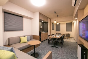Unclassified image, 5 of 41, button - Minn Kappabashi (Tokyo)