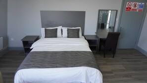 Room - Roshni Hotel (Southall)
