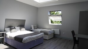 Room - Roshni Hotel (Southall)