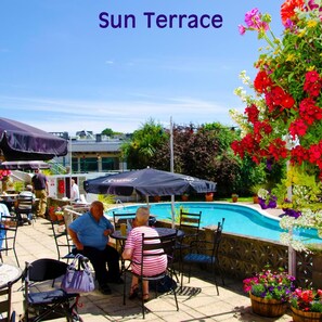 Outdoor dining - Templestowe Hotel, Number One for Entertainment in Torquay (Torquay)