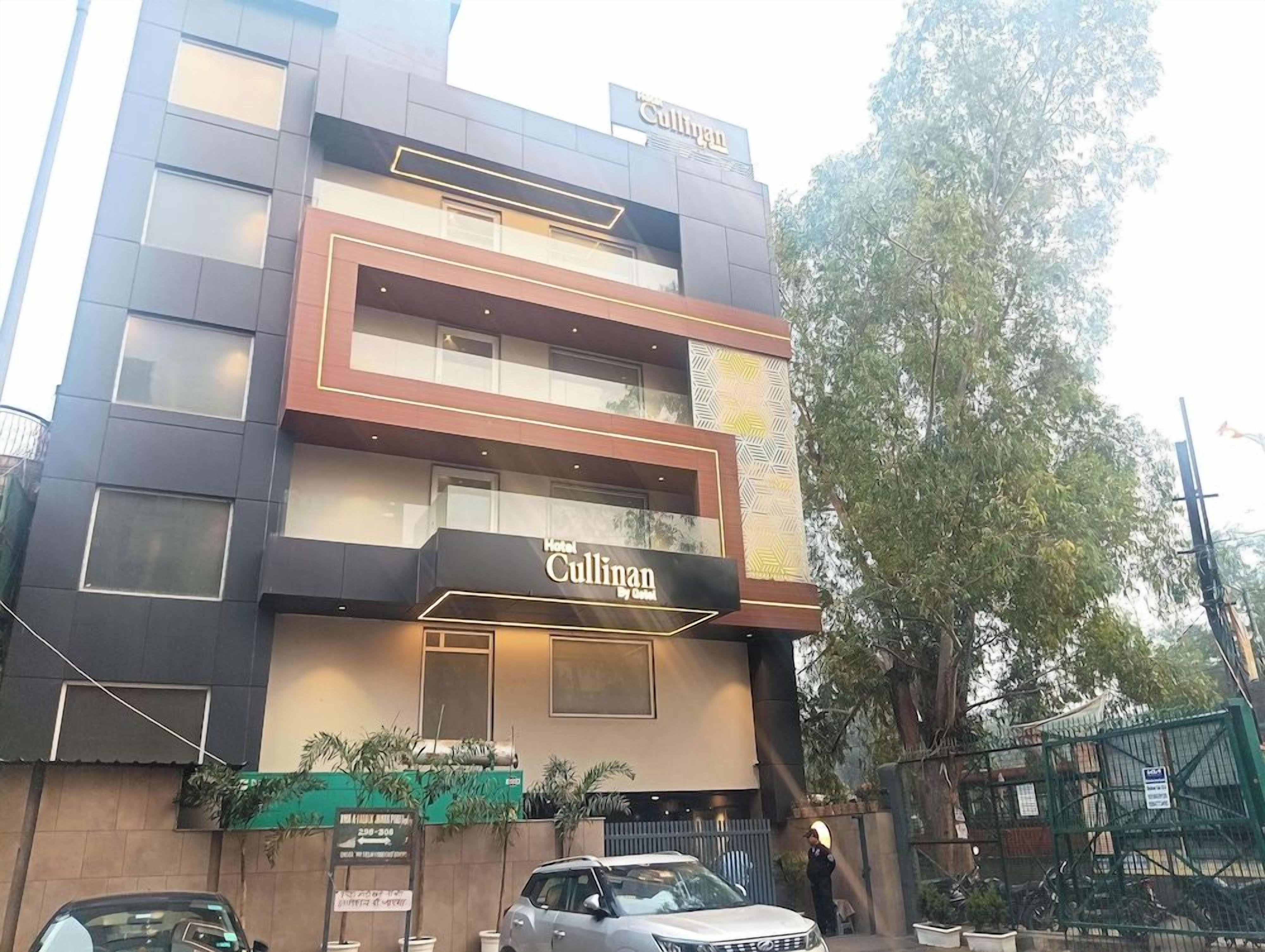 A hotel building with a sign reading 'Hotel Cullinan by City.'