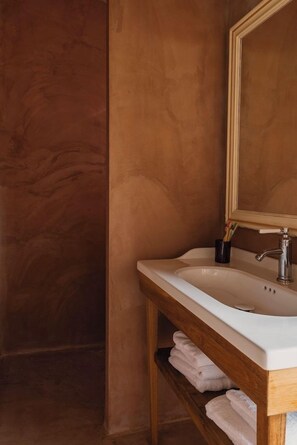 Bathroom - Repere Sauvage (La Ville-aux-Clercs)