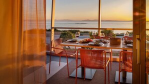 Dining - Three Olive Trees (Saronikos)